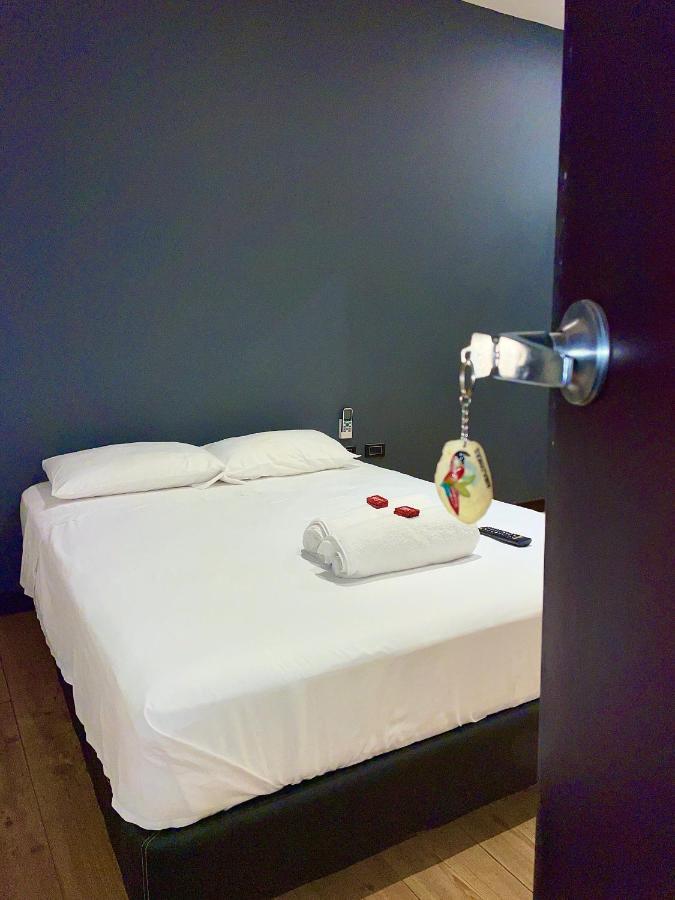 Zugi Inn Hotel Leticia Bagian luar foto